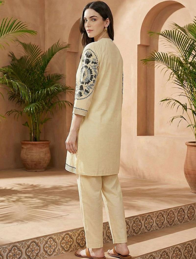 Women Embroidered Regular Thread Work Pure Cotton Kurta with Palazzos