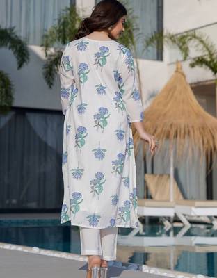 Women Floral Printed Panelled Pure Cotton Kurta with Trousers 4