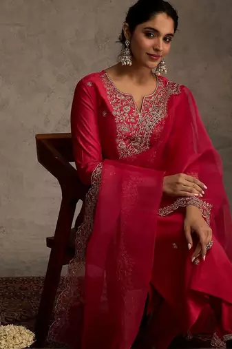 Women Ethnic Motifs Embroidered Regular Thread Work Liva Kurta with Trousers & With Dupatta