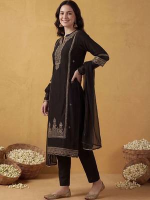 Women Ethnic Motifs Embroidered Regular Thread Work Kurta with Trousers & With Dupatta 4