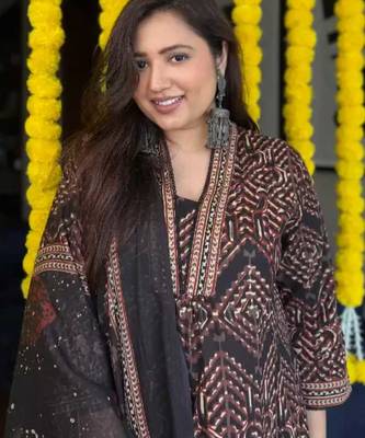 Rich black shade detailed with intricate traditional prints and motifs Kurta and pant and dupatta  2