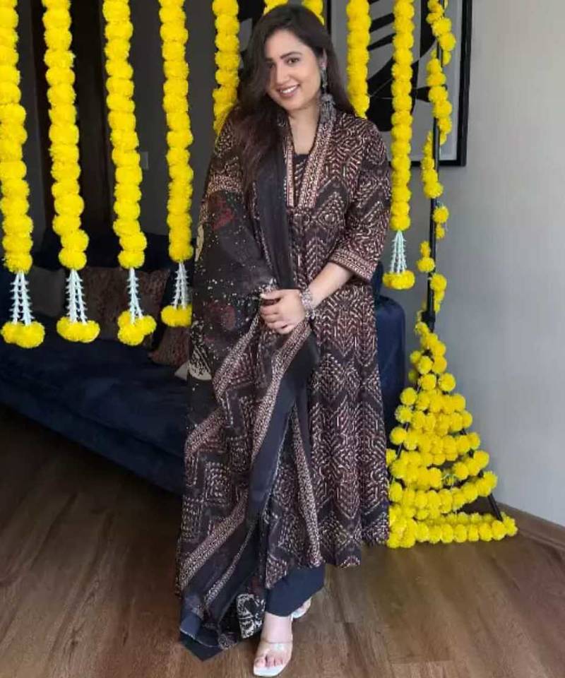 Rich black shade detailed with intricate traditional prints and motifs Kurta and pant and dupatta 