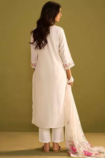 Women Floral Embroidered Regular Thread Work Kurta with Trousers & With Dupatta