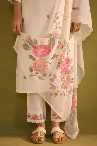 Women Floral Embroidered Regular Thread Work Kurta with Trousers & With Dupatta