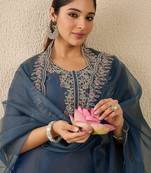 Ethnic Motifs Embroidered Thread Work Liva Straight Kurta With Trousers & Dupatta