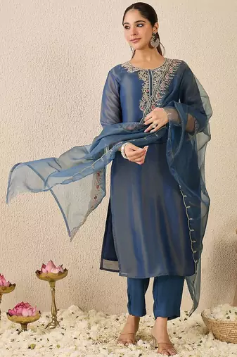 Ethnic Motifs Embroidered Thread Work Liva Straight Kurta With Trousers & Dupatta