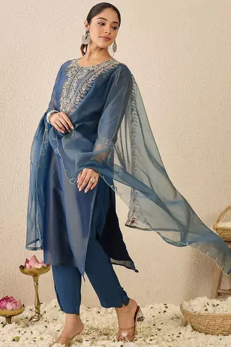 Ethnic Motifs Embroidered Thread Work Liva Straight Kurta With Trousers & Dupatta