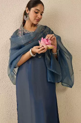 Ethnic Motifs Embroidered Thread Work Liva Straight Kurta With Trousers & Dupatta