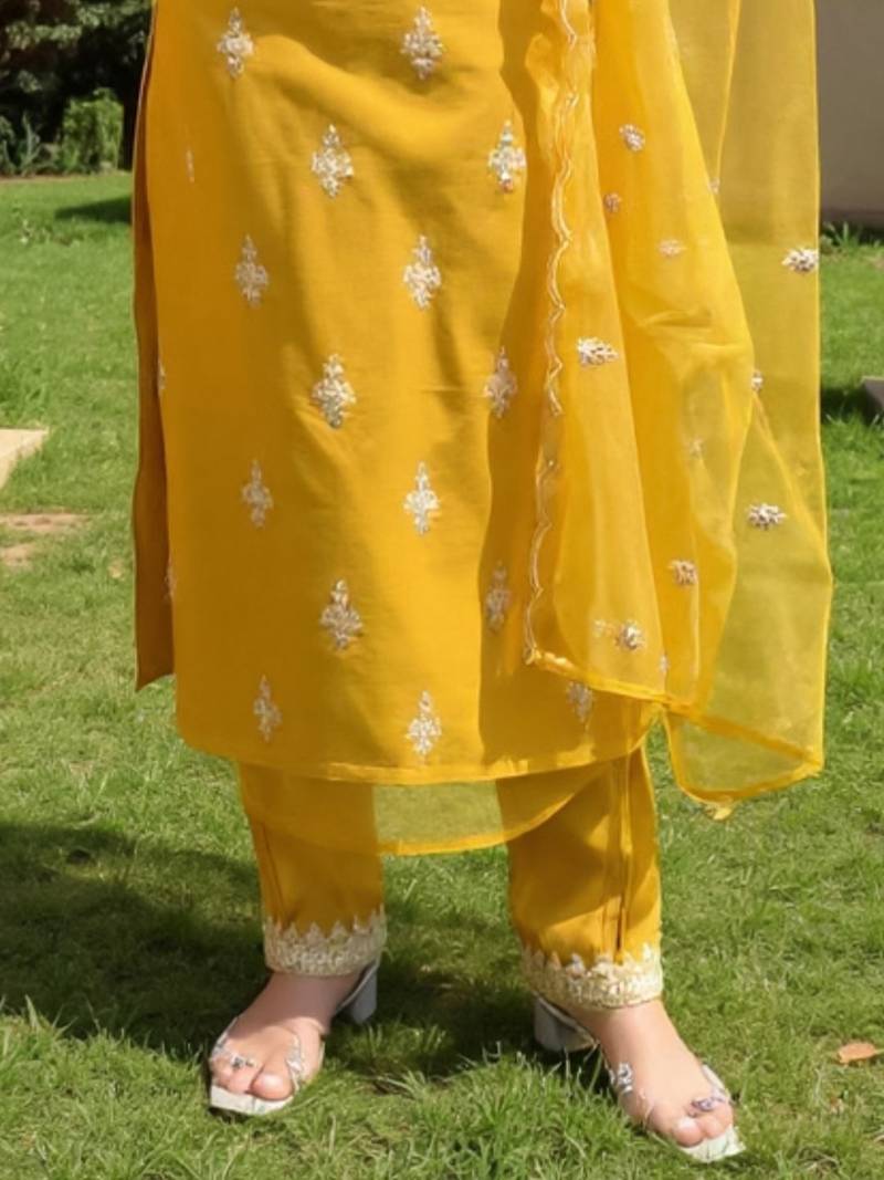 Women Ethnic Motifs Embroidered Regular Kurta with Trousers & Dupatta