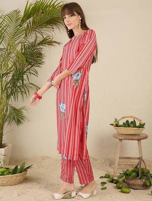 Women Solid V-Neck Regular Kurta with Trousers 5