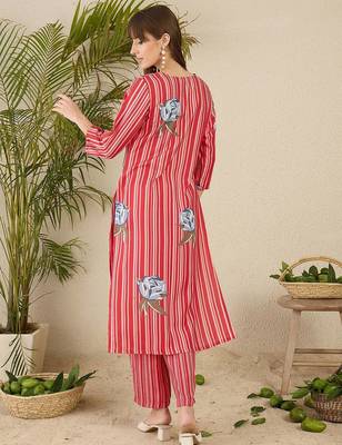 Women Solid V-Neck Regular Kurta with Trousers 6