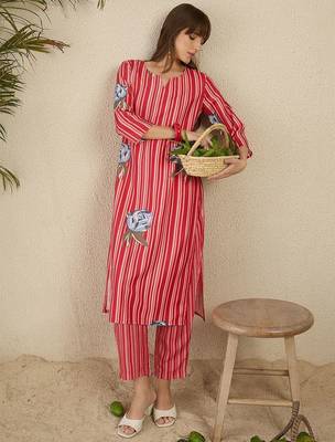 Women Solid V-Neck Regular Kurta with Trousers 7