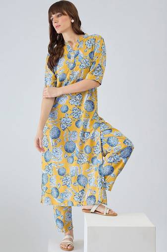 Women Floral Printed Regular Kurta with Trousers