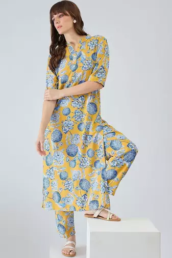 Women Floral Printed Regular Kurta with Trousers
