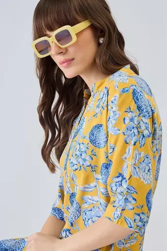 Women Floral Printed Regular Kurta with Trousers