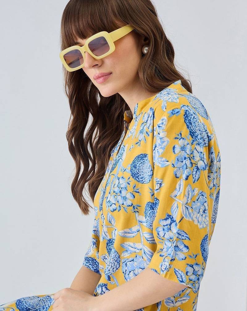 Women Floral Printed Regular Kurta with Trousers