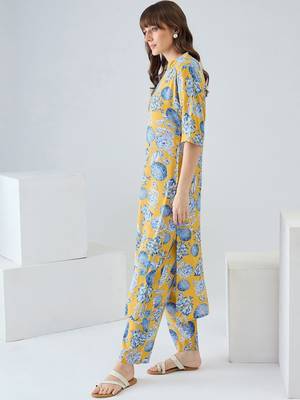 Women Floral Printed Regular Kurta with Trousers 3