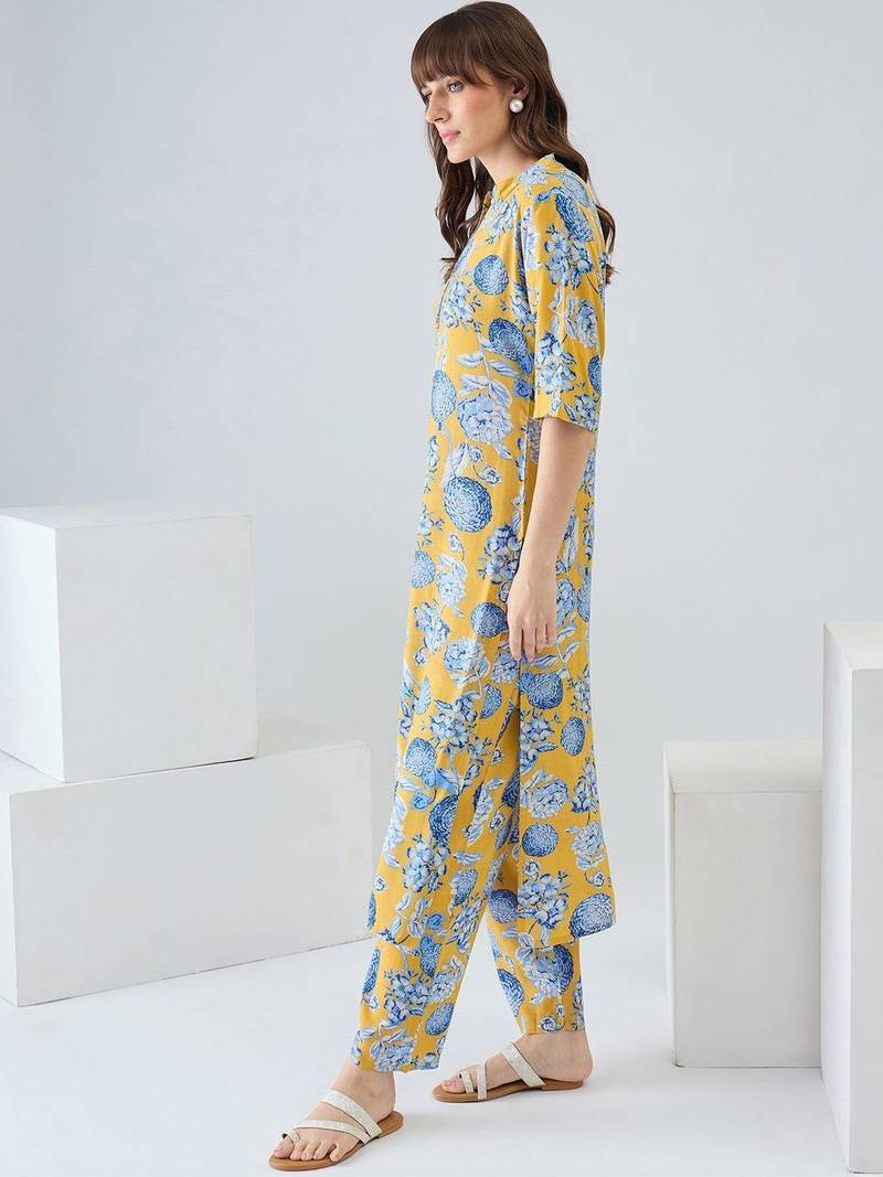 Women Floral Printed Regular Kurta with Trousers