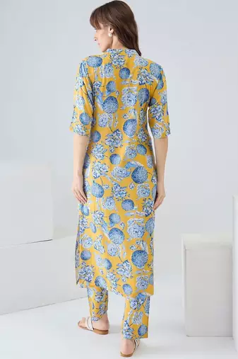 Women Floral Printed Regular Kurta with Trousers