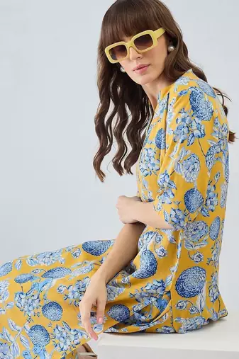 Women Floral Printed Regular Kurta with Trousers