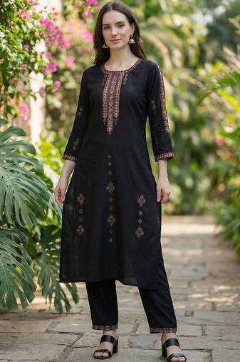 Women Ethnic Motifs Embroidered Regular Thread Work Kurta with Trousers