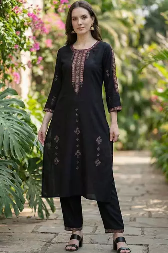 Women Ethnic Motifs Embroidered Regular Thread Work Kurta with Trousers
