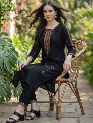 Women Ethnic Motifs Embroidered Regular Thread Work Kurta with Trousers 3