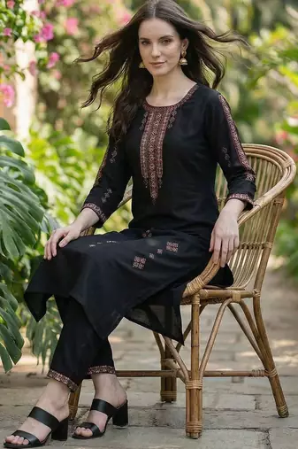 Women Ethnic Motifs Embroidered Regular Thread Work Kurta with Trousers
