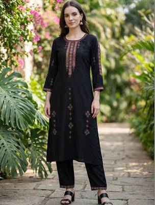 Women Ethnic Motifs Embroidered Regular Thread Work Kurta with Trousers 4