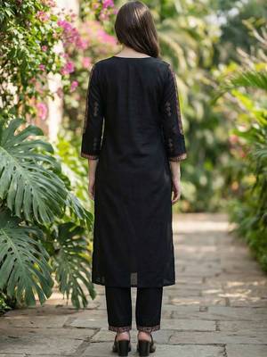 Women Ethnic Motifs Embroidered Regular Thread Work Kurta with Trousers 6