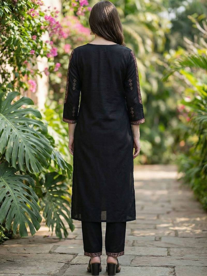 Women Ethnic Motifs Embroidered Regular Thread Work Kurta with Trousers