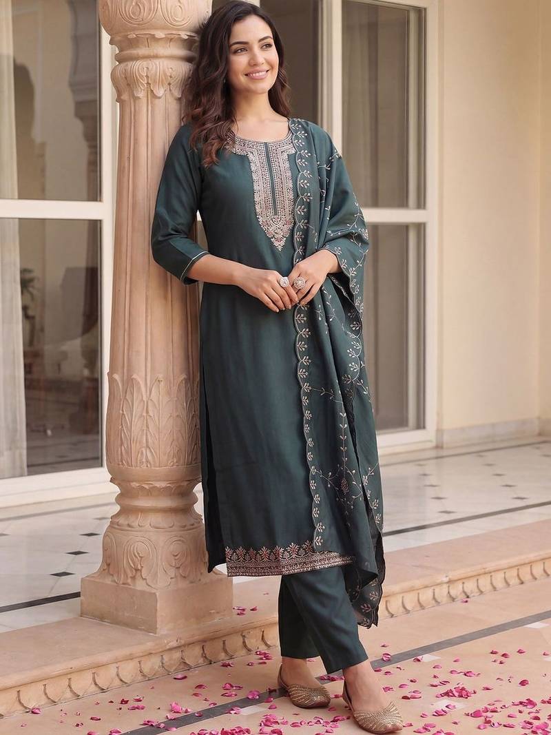 Women Ethnic Motifs Embroidered Regular Thread Work Kurta with Trousers & With Dupatta