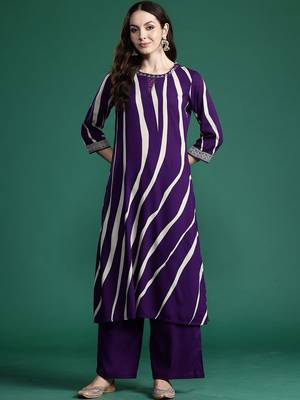 Women Printed Regular Thread Work Kurta with Palazzos 1