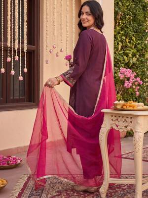 Women Ethnic Motifs Embroidered Regular Thread Work Liva Kurta with Trousers & With Dupatta 5