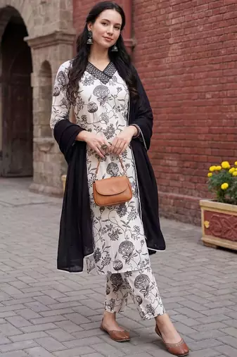Women Floral Printed Regular Thread Work Pure Cotton Kurta with Trousers & With Dupatta