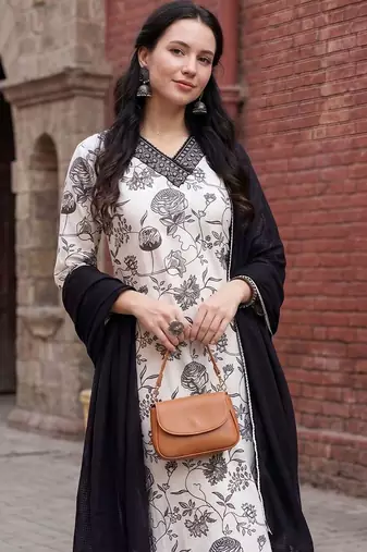 Women Floral Printed Regular Thread Work Pure Cotton Kurta with Trousers & With Dupatta