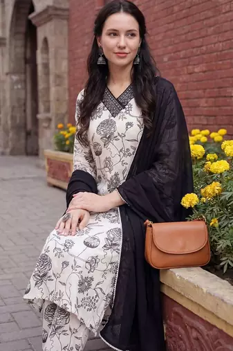 Women Floral Printed Regular Thread Work Pure Cotton Kurta with Trousers & With Dupatta