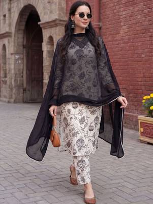 Women Floral Printed Regular Thread Work Pure Cotton Kurta with Trousers & With Dupatta 6