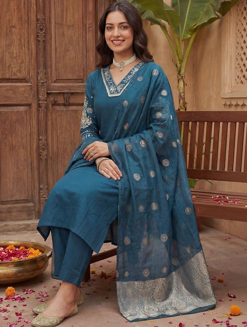 Women Ethnic Motifs Embroidered Regular Kurta with Trousers & With Dupatta