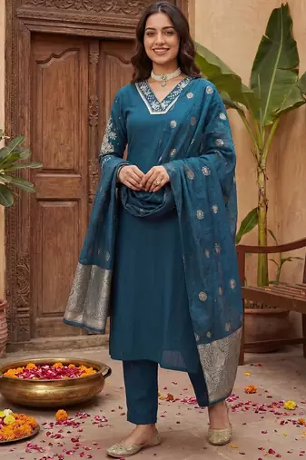 Women Ethnic Motifs Embroidered Regular Kurta with Trousers & With Dupatta