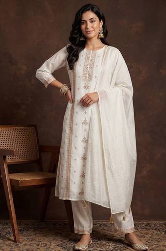 Women Ethnic Motifs Embroidered Regular Thread Work Kurta with Trousers & With Dupatta