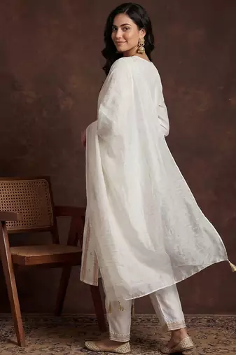 Women Ethnic Motifs Embroidered Regular Thread Work Kurta with Trousers & With Dupatta