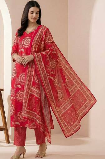 Women Floral Printed Regular Chanderi Silk Kurta with Trousers & With Dupatta