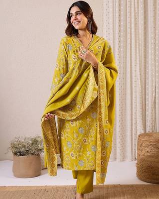 Women Floral Printed Regular Chanderi Silk Kurta with Trousers & With Dupatta 1