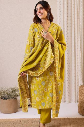 Women Floral Printed Regular Chanderi Silk Kurta with Trousers & With Dupatta