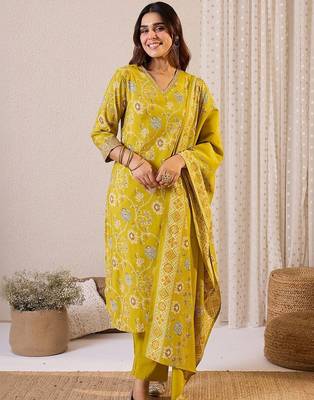 Women Floral Printed Regular Chanderi Silk Kurta with Trousers & With Dupatta 4