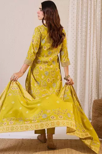 Women Floral Printed Regular Chanderi Silk Kurta with Trousers & With Dupatta