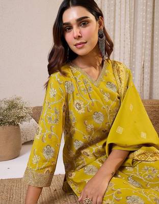 Women Floral Printed Regular Chanderi Silk Kurta with Trousers & With Dupatta 6