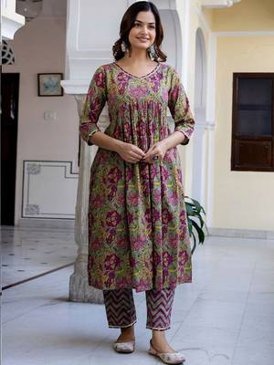 Women Floral Printed Empire Pure Cotton Kurta with Trousers & With Dupatta 2