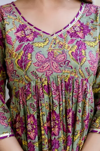 Women Floral Printed Empire Pure Cotton Kurta with Trousers & With Dupatta
